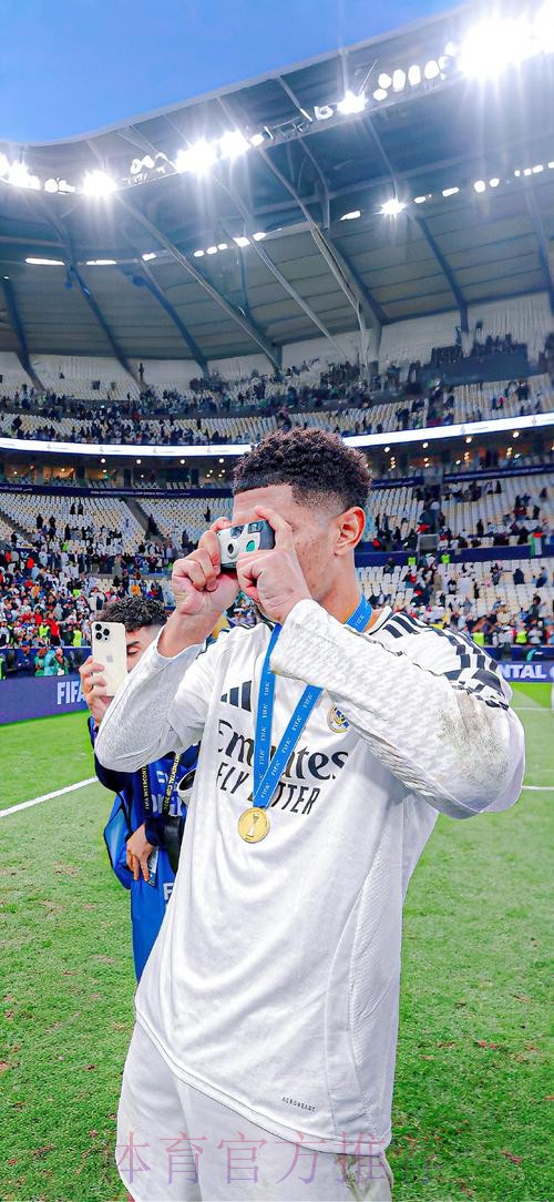 贝林厄姆:感谢环足奖授予最佳中场 一年五冠不错